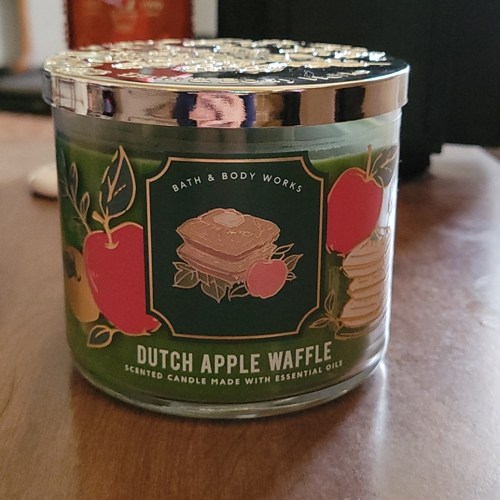 Bath & Body Works-Dutch Apple Waffle Candle